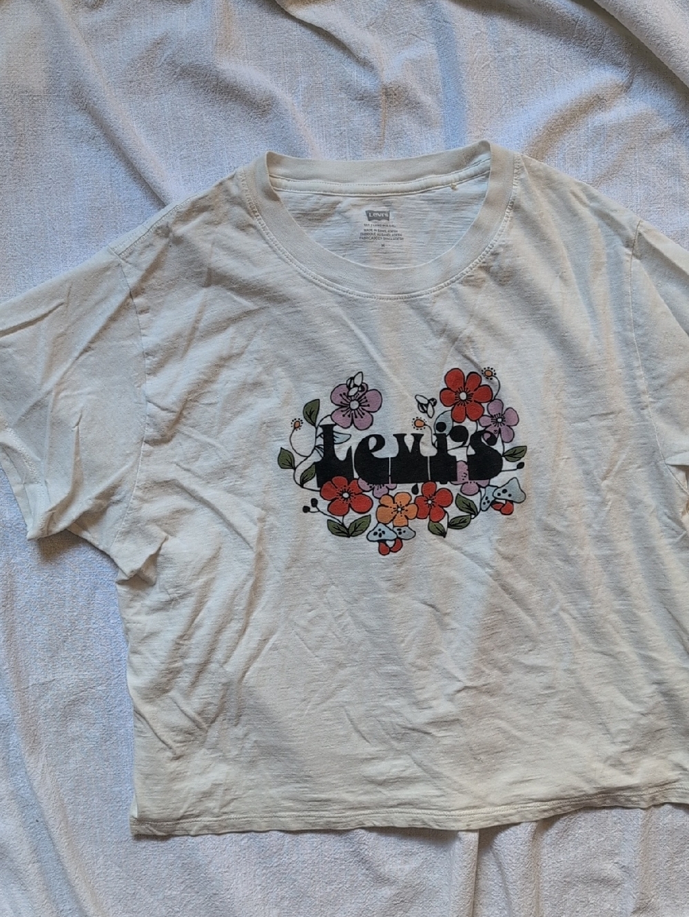 Levi's Cream Tee with Floral Logo Print